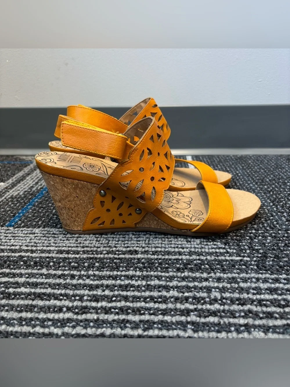 Mootsies Tootsies Tania Wedge Heel Sandal 9.5 Mustard Yellow